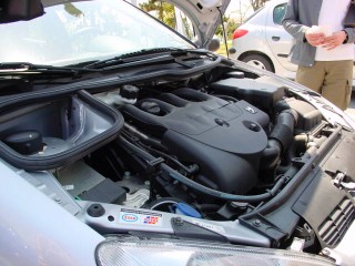 Peugeot 206 XT diesel engine room